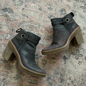 El Naturalista N5179 Haya Leather Side Zip Ankle Boots